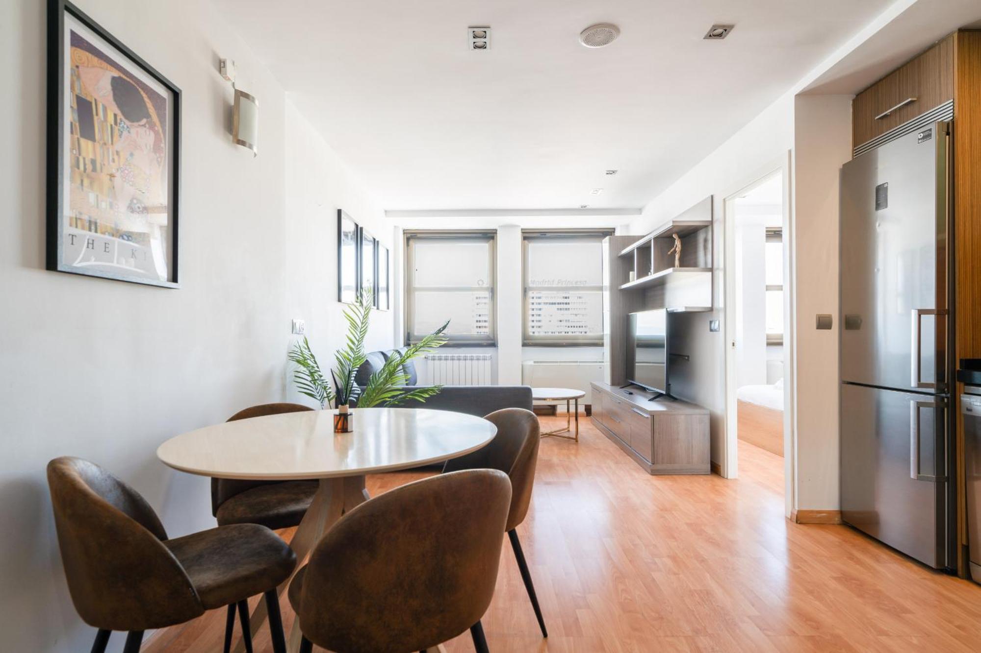 Apartamento En Plaza De Espana Alquiler Temporal Madrid Exterior photo