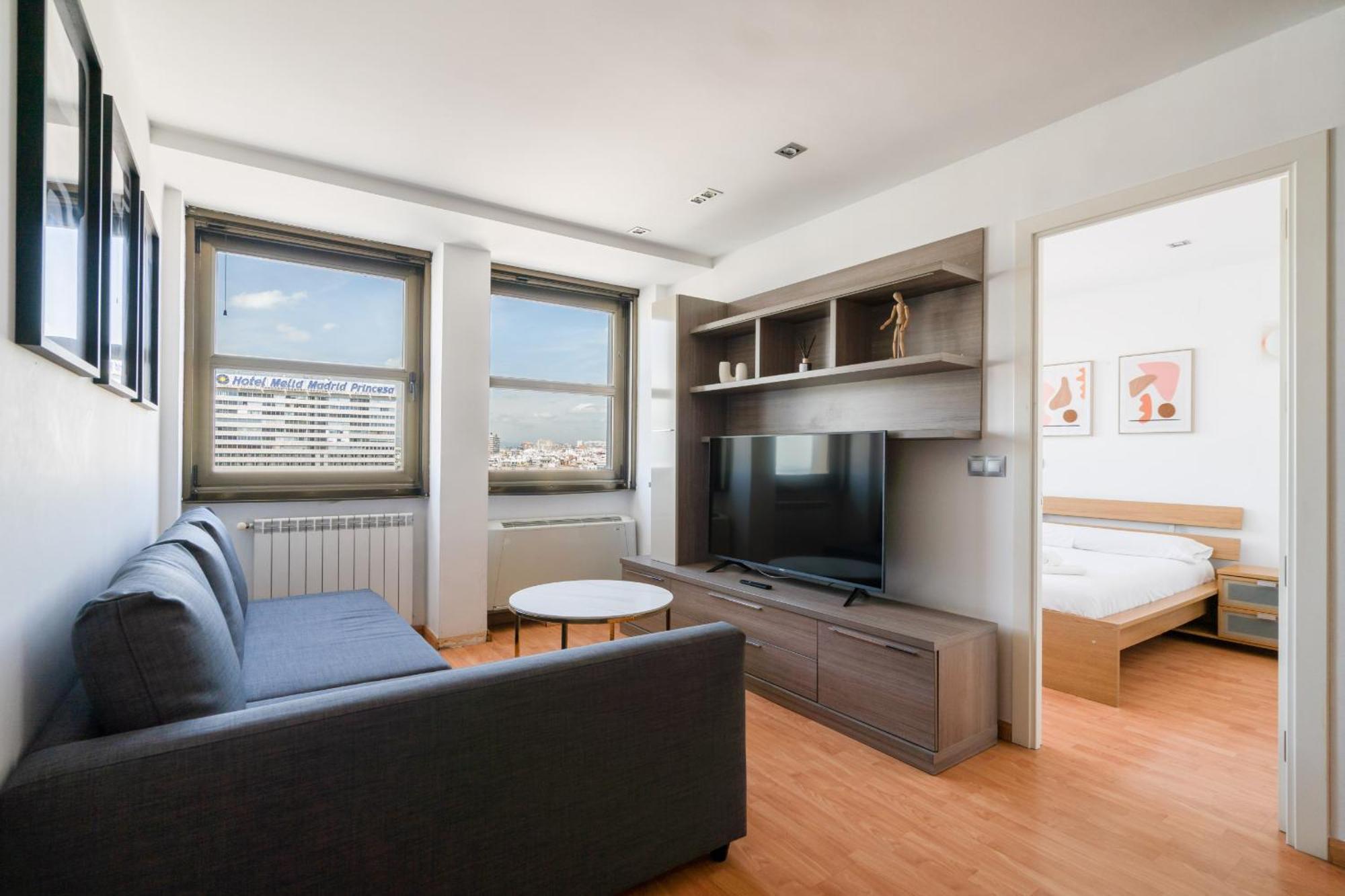 Apartamento En Plaza De Espana Alquiler Temporal Madrid Exterior photo