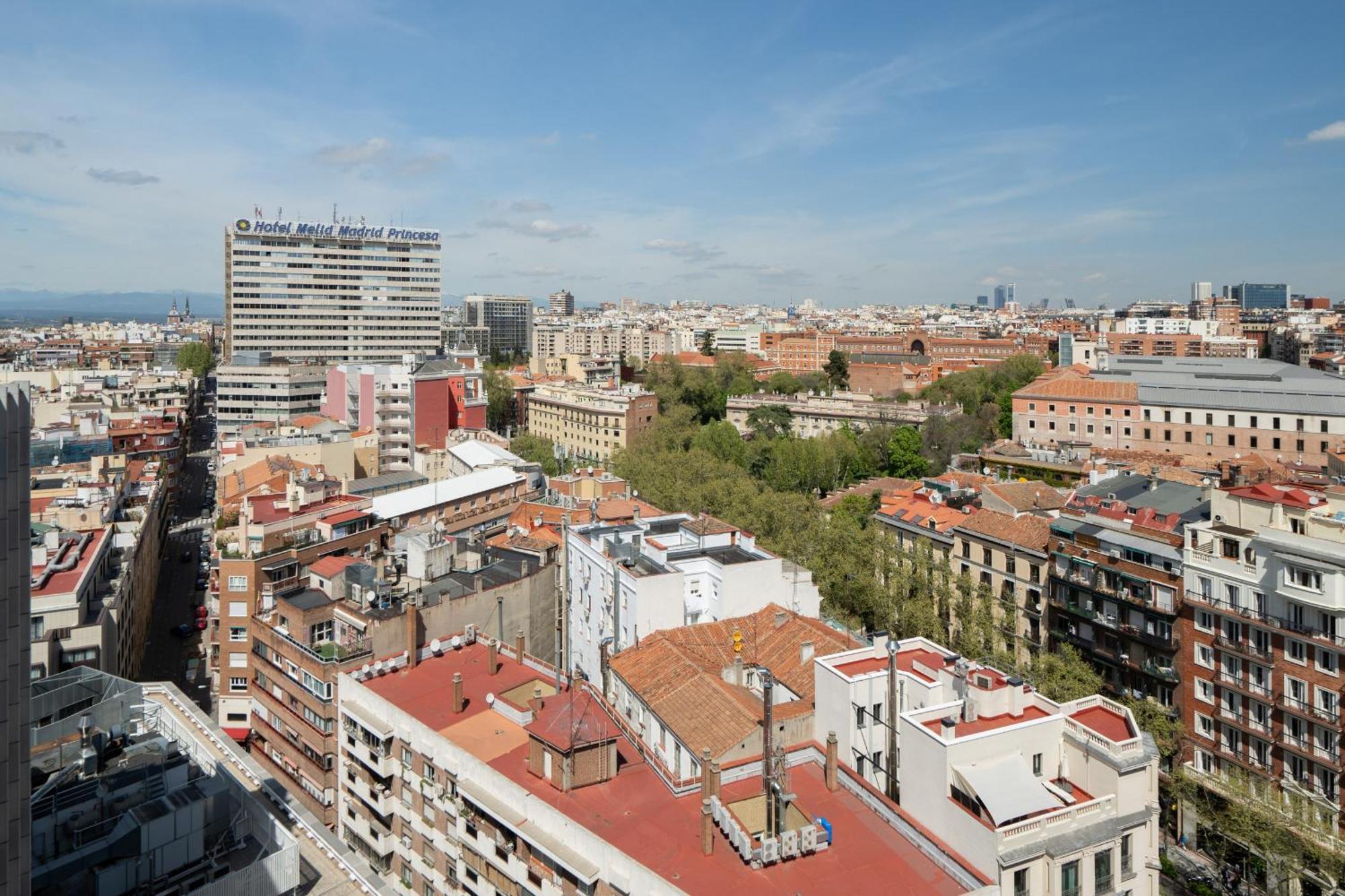 Apartamento En Plaza De Espana Alquiler Temporal Madrid Exterior photo